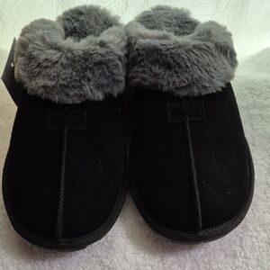 Cozy Black and Gray Faux-Fur-Lined Slippers